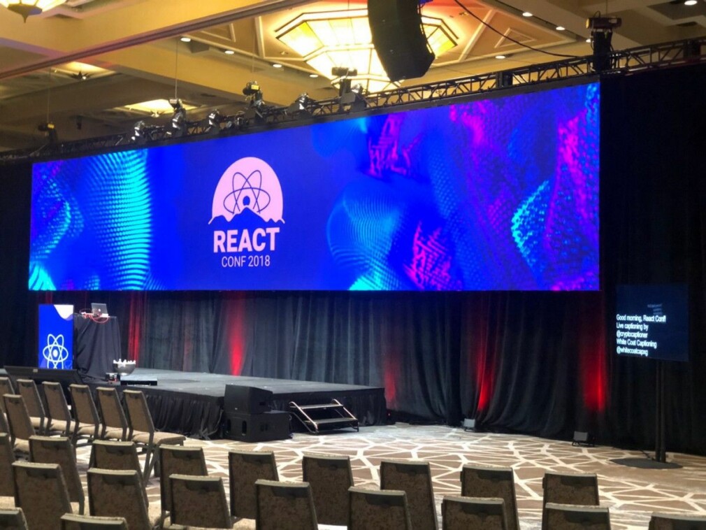 ReactConf 2018 en time før Sophie og Dan kom ut og revolusjonerte hverdagen vår. Igjen. 📸: @reactjs/Twitter