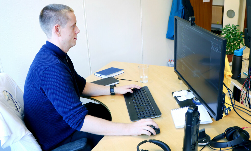 Aleksander Blomskøld i Fiken mener utviklerne blir mer produktive på små kontorer. 📸: Jørgen Jacobsen