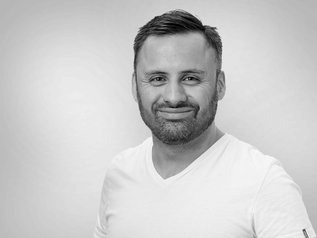 Johannes Dvorak Lagos er apputvikler hos Bouvet, og stolt over å ha vært med på de fleste store, norske appene. 📸: Privat