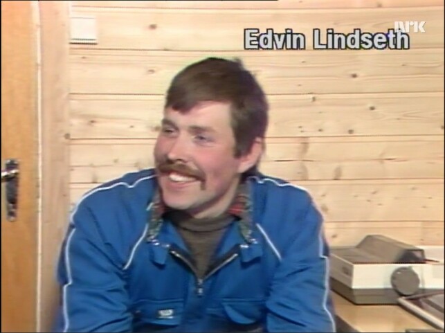 Grisebonde Edvin Lindseth har fått seg datasystem for å fore grisene. 📸: NRK