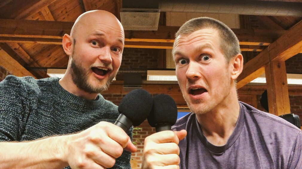 Kompisene Erling Håmsø og Anders Ekkje Slettebø driver podcasten Universelt Utformet. 📸: Privat