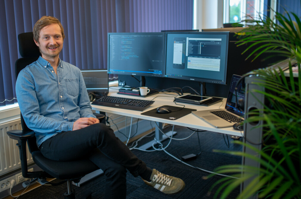 Ukas Koder Eirik Hodne jobber i Geodata i Stavanger, med blant annet app-utvikling. 📸: Lasse Røsvik