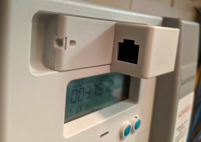 "By default the physical HAN ports of the smart meters are closed off and not sending any data." 📸: Roy Solberg