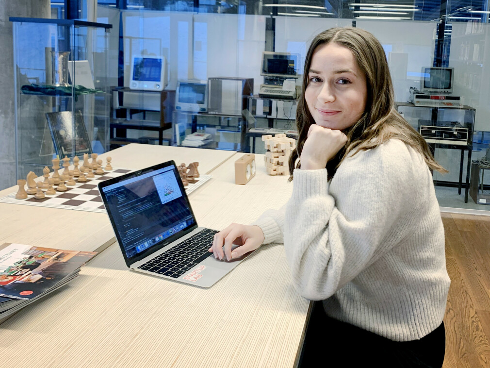 Elena Snellingen går tredje året på Informatikk - digital økonomi og ledelse, ved Universitetet i Oslo. 📸: Privat