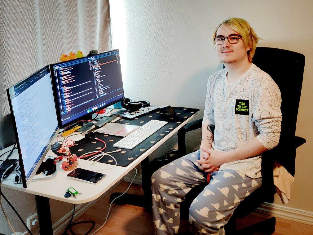 Petter Høgmo Kaspersen er selvlært utvikler i VG Lab, og prøver å gjøre det beste ut av dagene på hjemmekontoret. 📸: Privat