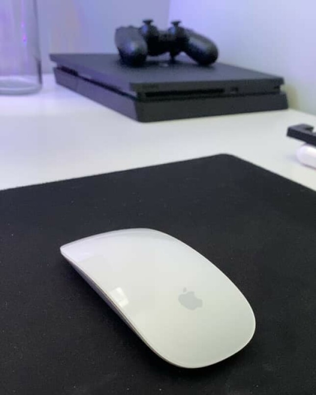 "Får som regel litt hate for å bruke Apple Magic Mouse, men jeg synes den er bra 😁 Synes spesielt scrollinga er digg, både horisontalt og vertikalt!" 📸: Ola Alsaker