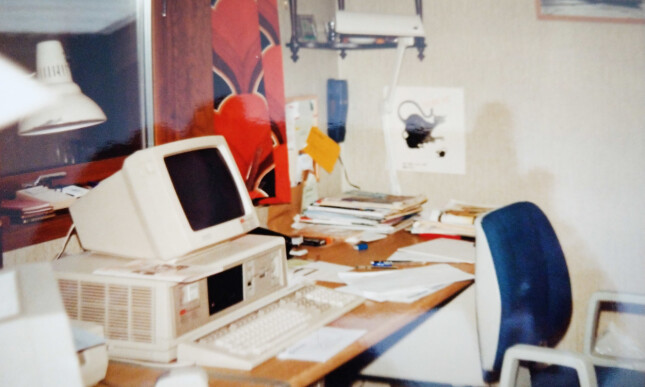 - Jeg fant et bilde av mitt hjemmekontor, fra 1987, forteller Per-Arne. 📸: Privat