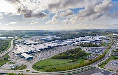 image: Volvofabrikk stanser produksjon som følge av databrikke-mangel