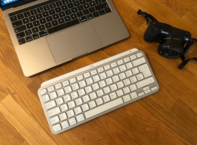 Logitech MX Keys Mini er ikke like pent som Magic Keyboard, men veier opp med god komfort og artig funksjonalitet. 📸: Jørgen Jacobsen