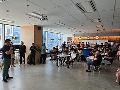 image: Utvikleren Jostein (41) starta selskap i Thailand - nå har de 100 ansatte