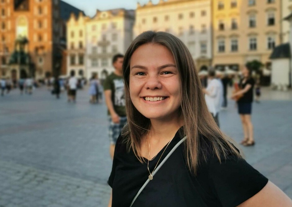 Sandra Skarshaug har 2,5 år erfaring som utvikler, og håper det er greit å ikke kunne alt allerede. 📸: Privat