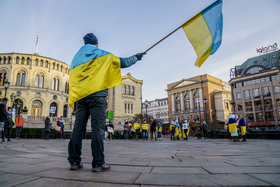Den ukrainske foreningen i Oslo holdt markering på Eidsvolls plass i forbindelse med krigen i Ukraina. Nå vil kode24 bidra til at ukrainske flyktninger kan få seg jobber i Norge. 📸: Stian Lysberg Solum / NTB