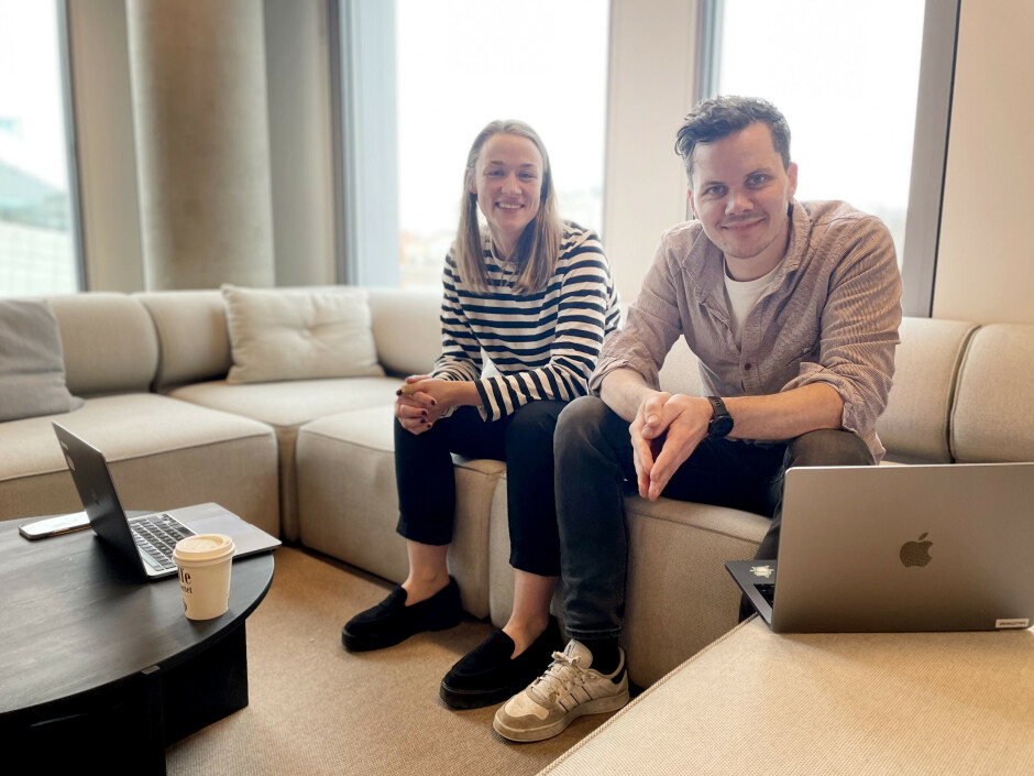 Ninni Høver, produktsjef for vennebetaling, og Lars Tore Skau, tech lead og utvikler, var med på å få ut den nye knappen i Vipps. Foreløpig har den samla inn over 90 millioner kroner. 📸: Vipps