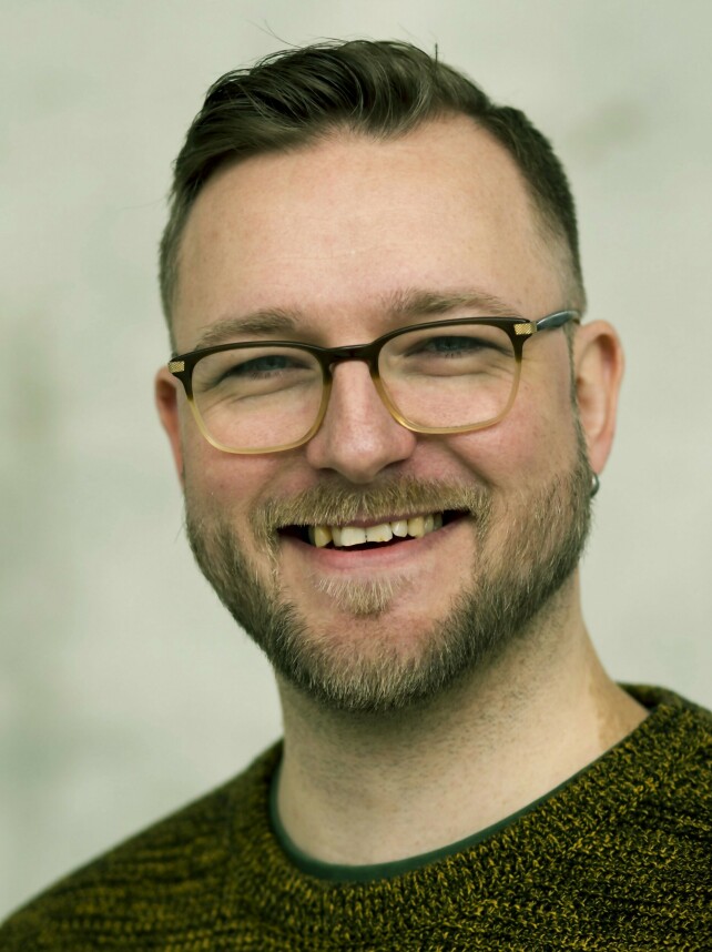 Tore Marius Akerbæk er høgskolelektor hos Institutt for informasjonsteknologi og kommunikasjon ved Høgskolen i Østfold. 📸: Privat