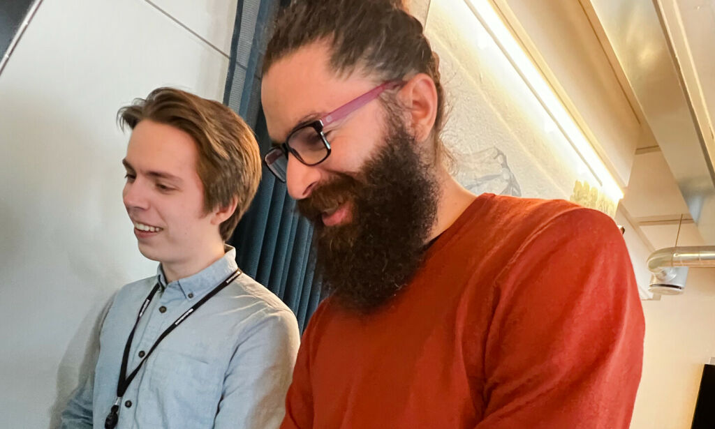 image: Terje(23) og Victor(37) koder Flutter-app for Storebrand. - som utvikler er det deilig å kjenne på eierskap