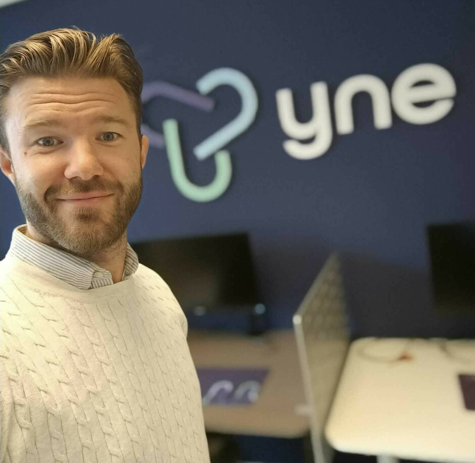 Stian Bøe (33) går fra å være frilansutvikler og selvstendig næringsdrivende til fast ansatt som konsulent hos Yne.