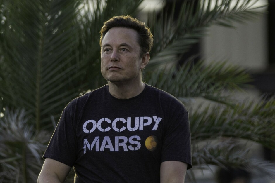 Twitter og Elon Musk har den siste tiden vært i en bitter strid etter at Musk meldte at han ikke ønsket å kjøpe Twitter likevel. Her: Musk under et SpaceX-arrangement i slutten av august i Texas. 📸: Michael Gonzalez/Getty Images/AFP