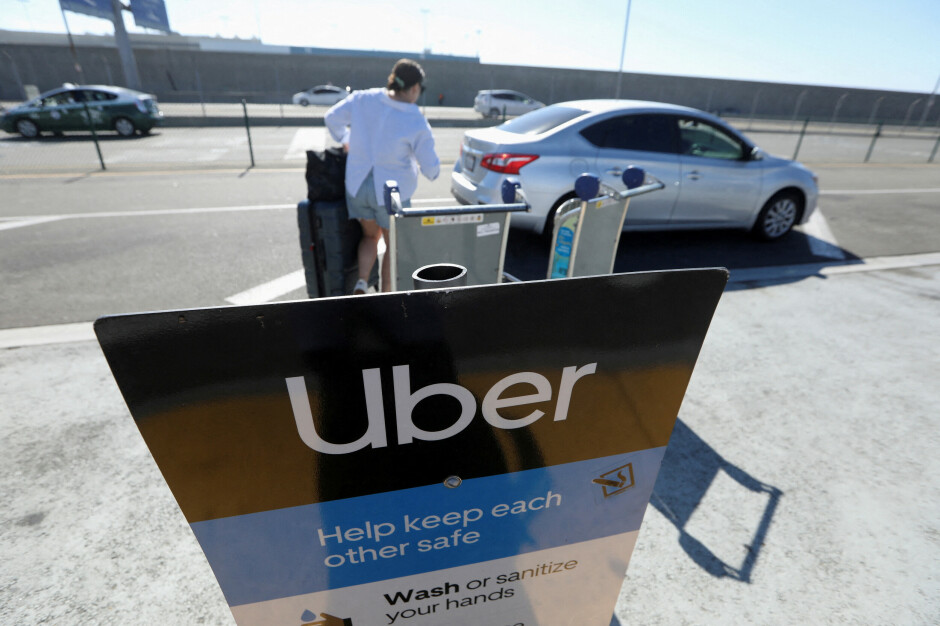 Uber ble rammet av et dataangrep torsdag. Omfanget er uklart, men selskapet måtte stenge ned flere interne systemer, skriver New York Times. Her: Ett Uber-stopp på Los Angeles International Airport (LAX). 📸: REUTERS/David Swanson/File Photo