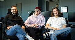 image: CYBR snapper tre utviklere fra Aller Media: - Vi jobba godt sammen