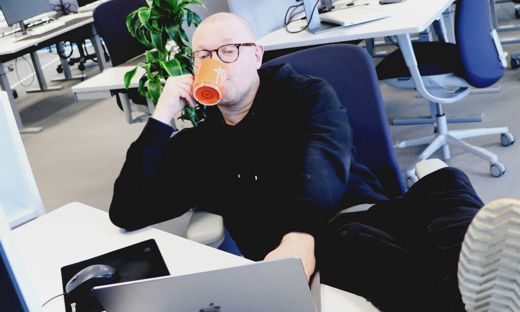 image: Jørgen har funnet den beste dagen å være på kontoret: - Du kan kode mer enn ti minutter sammenhengende!