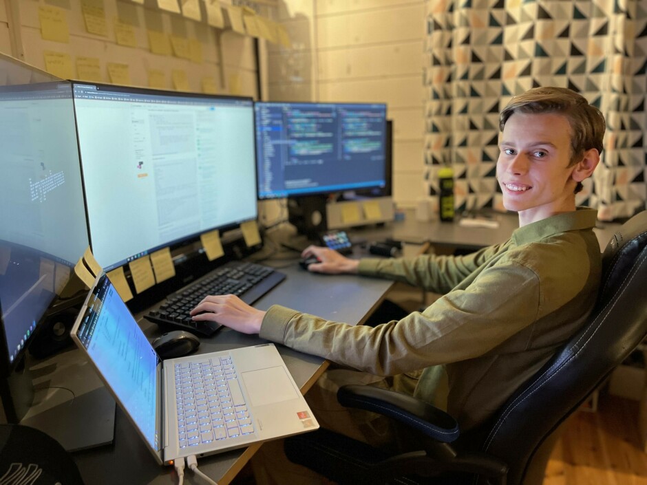 Daniel Boye er 16 år gammel, går på studiespesialiserende forskerlinje på St. Olav videregående skole i Stavanger og er "product trainee" i Konciv. 📸: Privat