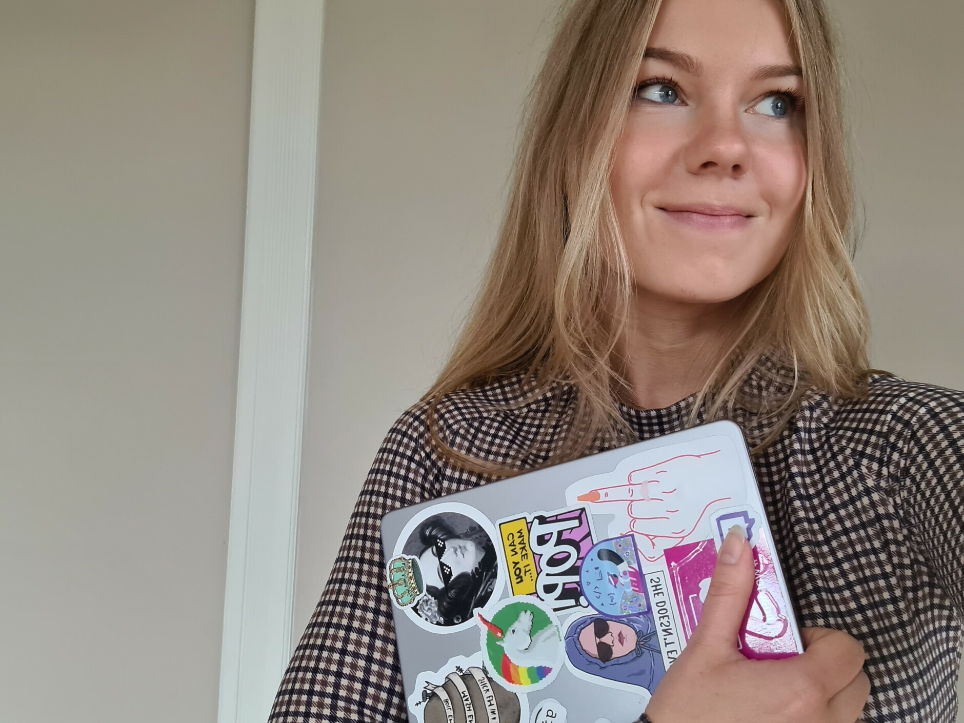 Elise Kristiansen kjenner både på skrekken og adrenalinrushet når hun leverer inn tekster, forteller hun selv. 📸: Privat