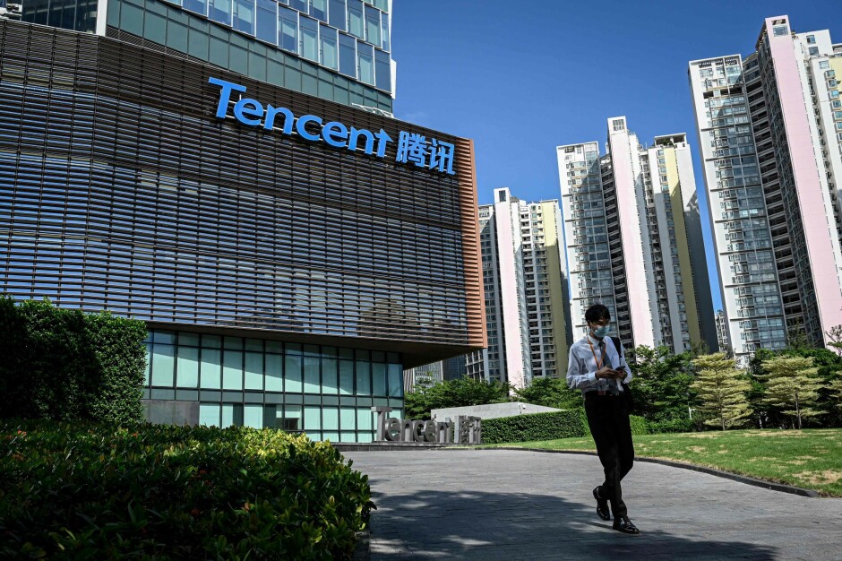 I en uttalelse sier Tencent at over 100 ansatte er funnet skyldige i brudd på selskapets regler mot bedrageri. Her: Tencents hovedkvarter i Shenzhen, Kina.📸: by Jade GAO / AFP