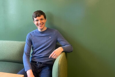 Einar (27) gikk fra sommerstudent til deltid til fulltid hos Computas