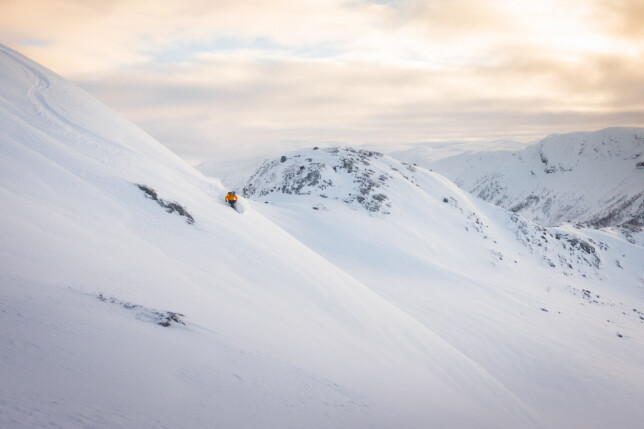 Her er Bjørn Jarle Kvande ute og står på ski, etter å ha deploya en fredag ettermiddag. Sånn er det å ha testene i orden. 📸: Privat