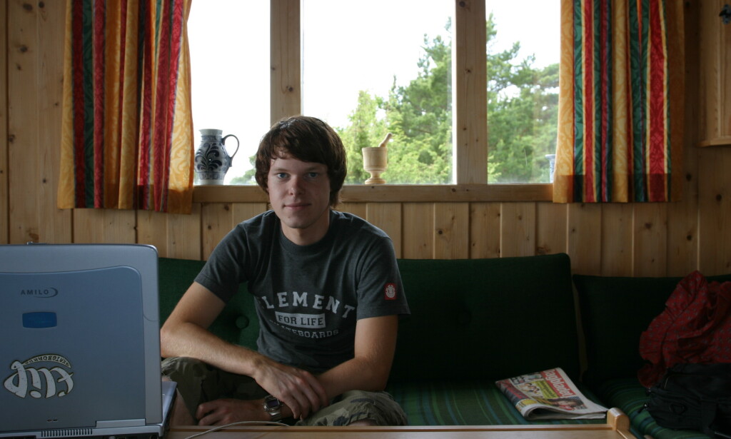 2002-Jørgen tok gjerne en tur med laptopen på hytta 20 minutter unna i helgene.📸: Jørgen Jacobsen