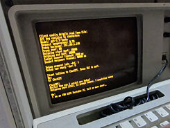 image: Her kjører ChatGPT i DOS på en PC fra 1984