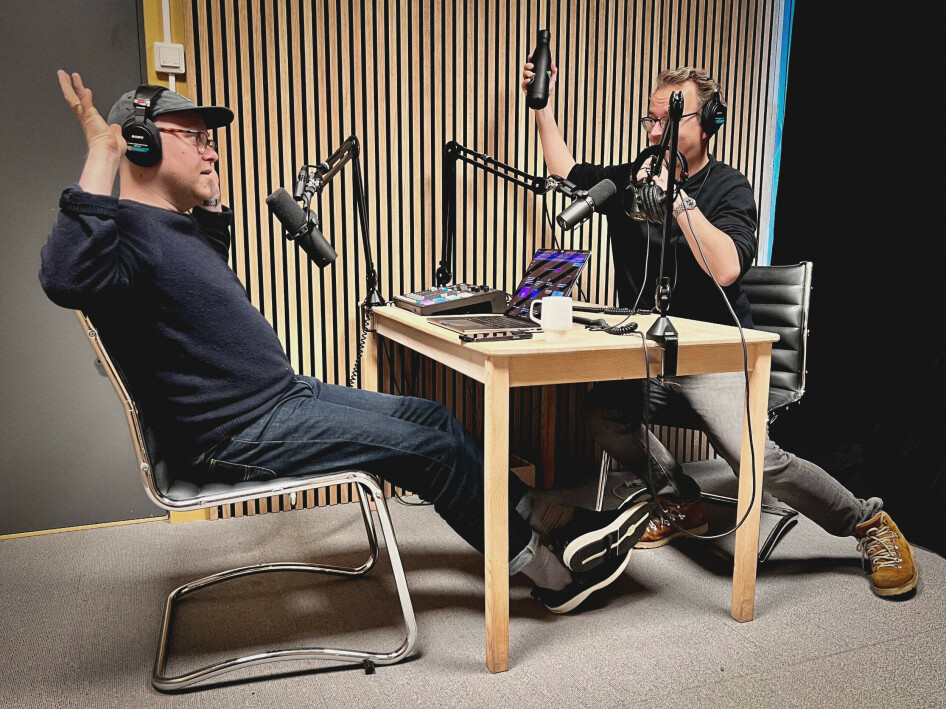 Jørgen og Ole Petter gir seg over i kode24-timen-studio. 📸: Ole Petter Baugerød Stokke
