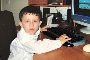 Interessen for datamaskiner startet tidlig for Benjamin Akar. 📸: Privat