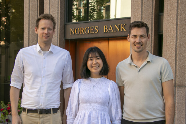 Jørgen Steffensen (Senior Technology Manager), Elizabeth Pan (student) og Mathias Bruset (data engineer og utvikler). 📸: Kurt Lekanger