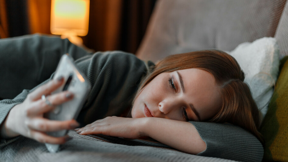 I kode24s undersøkelse oppga hver tredje å ha slitt med søvn på grunn av jobb. Skjerm kan være en av synderne. 📸: Shutterstock / NTB