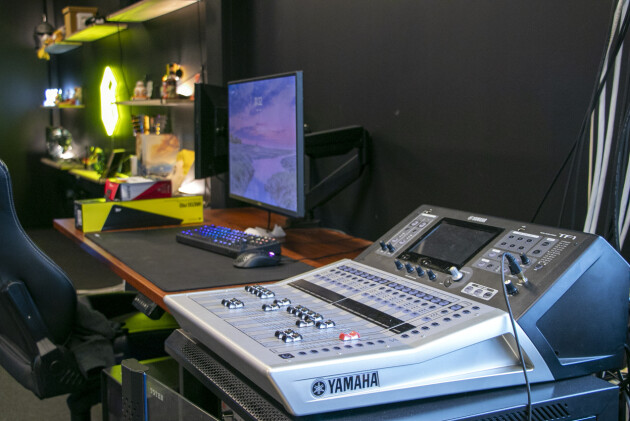 En profesjonell miksepult av typen Yamaha TF1 blir brukt til lydmiksing. 📸: Kurt Lekanger