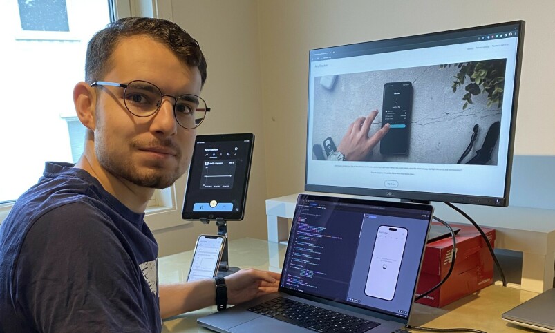 Shervin Koushan lærte seg selv å kode i Kotlin og Swift, og har dermed også fått ut en iOS-utgave av appen sin AnyTracker. 📸: Privat