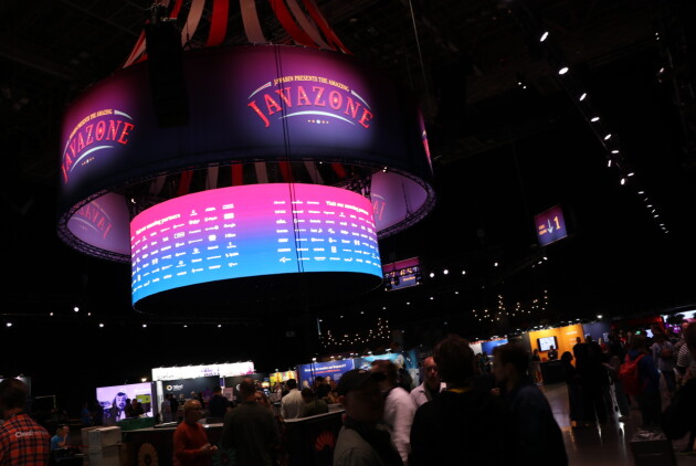 image: Se bildene fra JavaZone 2023: Bikkjer, popcorn og konsulent-sirkus
