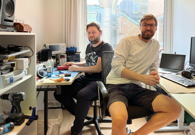 Elias Bragstad Hagen (til venstre) er hovedansvarlig for programvare i Soundsensing. Jon Nordy er ansvarlig for datavitenskap. 📸: Privat