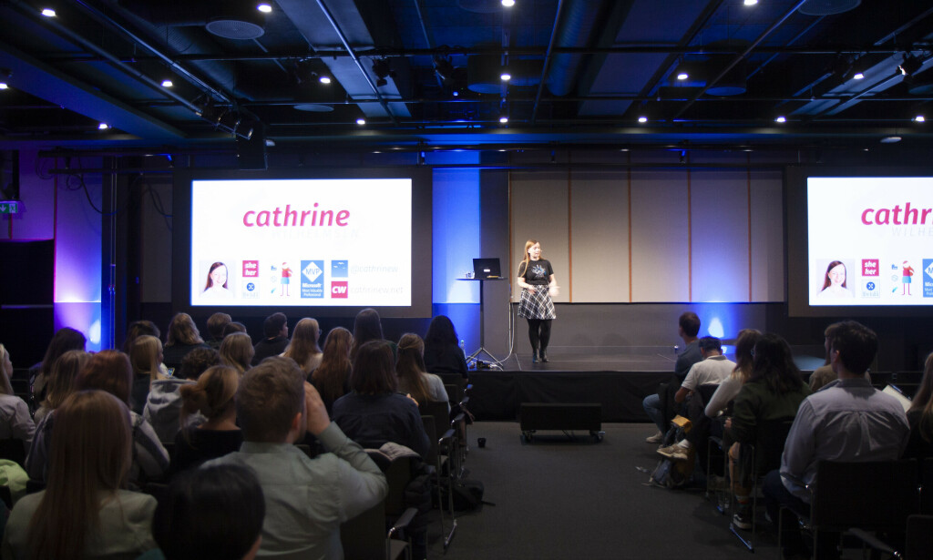 Cathrine Wilhelmsen snakket om nettsideanalyse og Microsoft Fabric. 📸: Kurt Lekanger