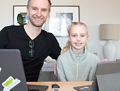 image: Johanna (10) koda kassa­system, med pappa og ChatGPT: – Litt vanskelig