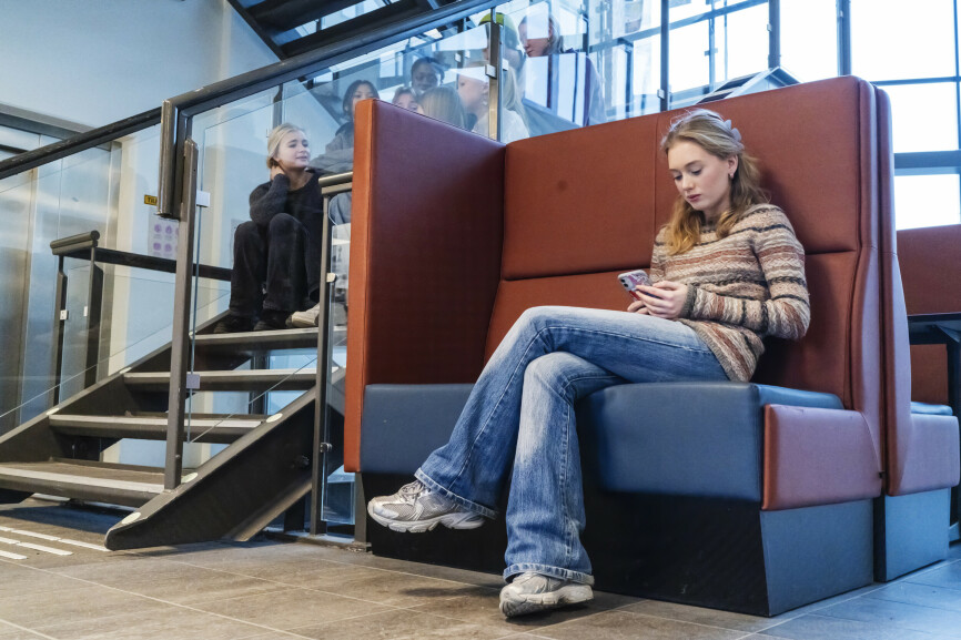 Myndighetene anbefaler at mobilen holdes utenfor skolen. 📸: Gorm Kallestad / NTB