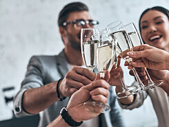 image: – Skjorte­kledde konsulenter med champagne­ånde er i ferd med å bli passé