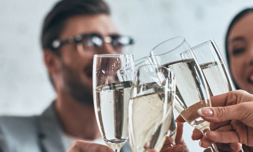image: – Konsulenter med skjorte og champagne­ er passé!