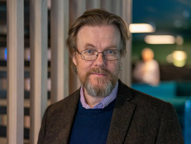 Morten Forfang jobber med AI hos Computas. 📸: TUM Studio